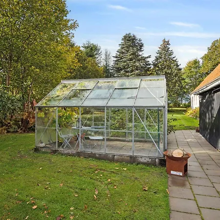 Country Idyll With Wilderness Bath And Sauna, Farm stay Haderslev