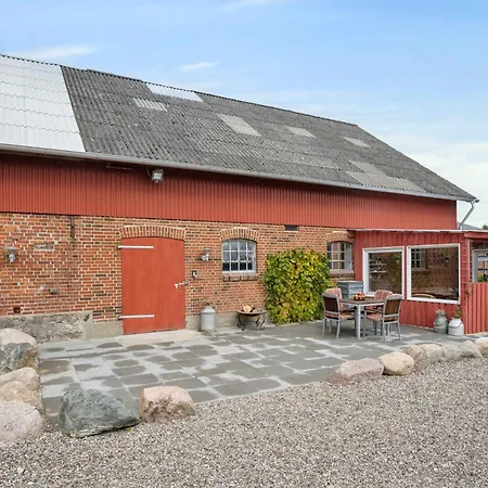 Country Idyll With Wilderness Bath And Sauna,