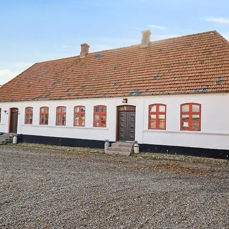 Country Idyll With Wilderness Bath And Sauna, *