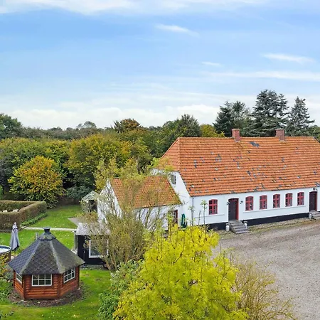 Country Idyll With Wilderness Bath And Sauna, Farm stay