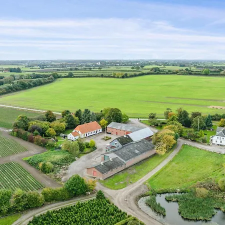Country Idyll With Wilderness Bath And Sauna